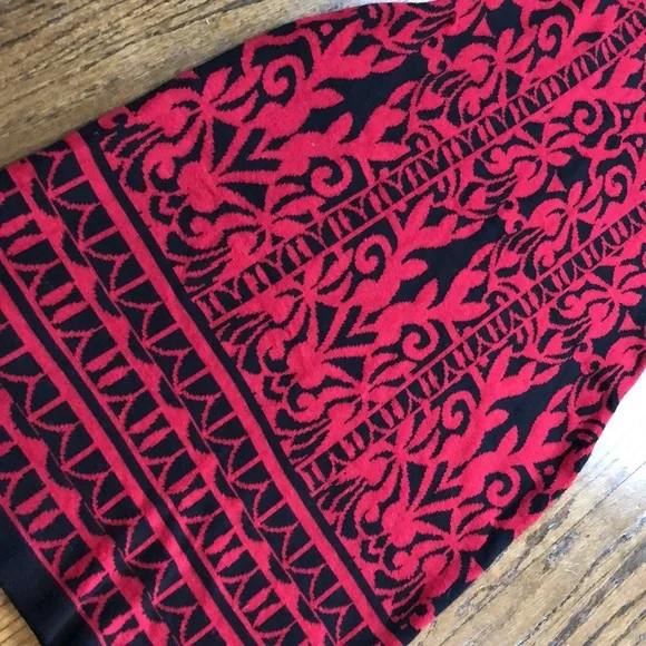 Gabby Skye Black & Red Abstract Scoop Neck 3/4 Sleeve Stretch Sweater Dress - Picture 3 of 6